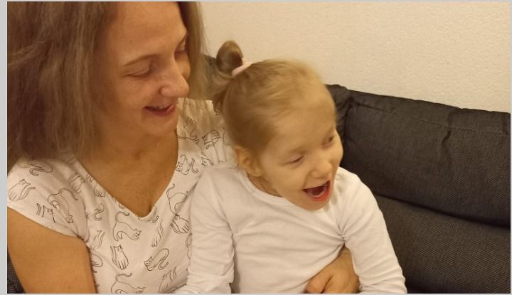 “Mēs ticam, ka brīnumi notiek”: piecu bērnu mammai nepieciešama palīdzība, lai apmaksātu deviņgadīgās Dārtas operāciju