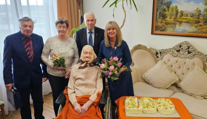 Novadniece Malvīne Asare svin savu 100. dzimšanas dienu
