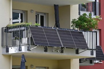 Attēls rakstam: Rozetē spraužami saules paneļi – ērti, bet vai droši?