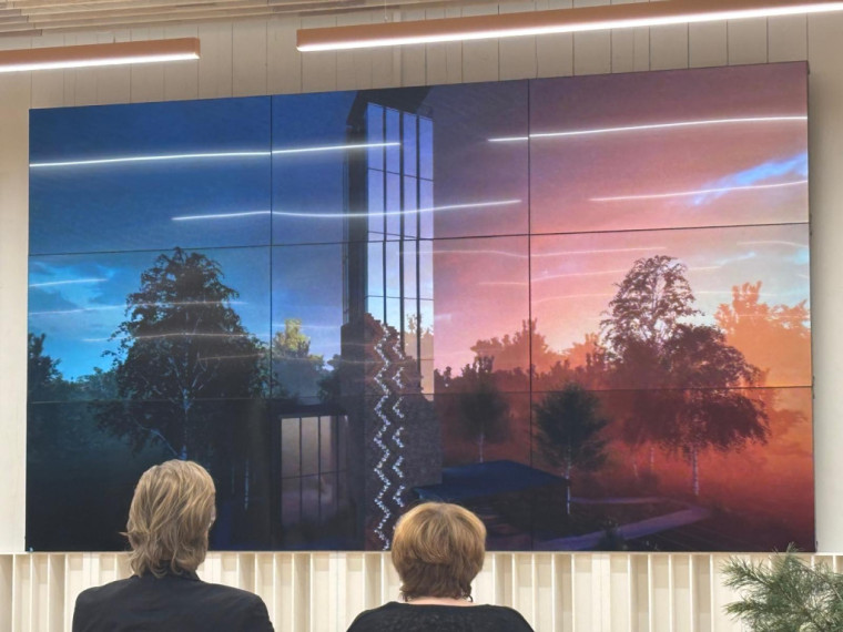 FOTO. Studenti Ogrē prezentē savas vīzijas, ko darīt ar Lēdmanes ūdenstorni