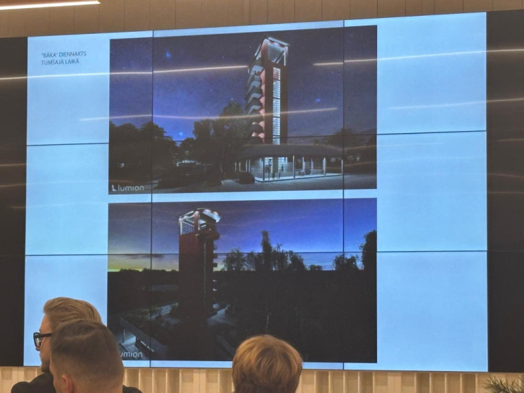 FOTO. Studenti Ogrē prezentē savas vīzijas, ko darīt ar Lēdmanes ūdenstorni