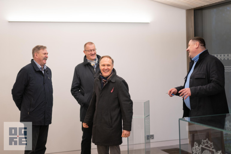 FOTO: Ogrē tika uzņemta “Latvijas Finiera” pārstāvju delegācija