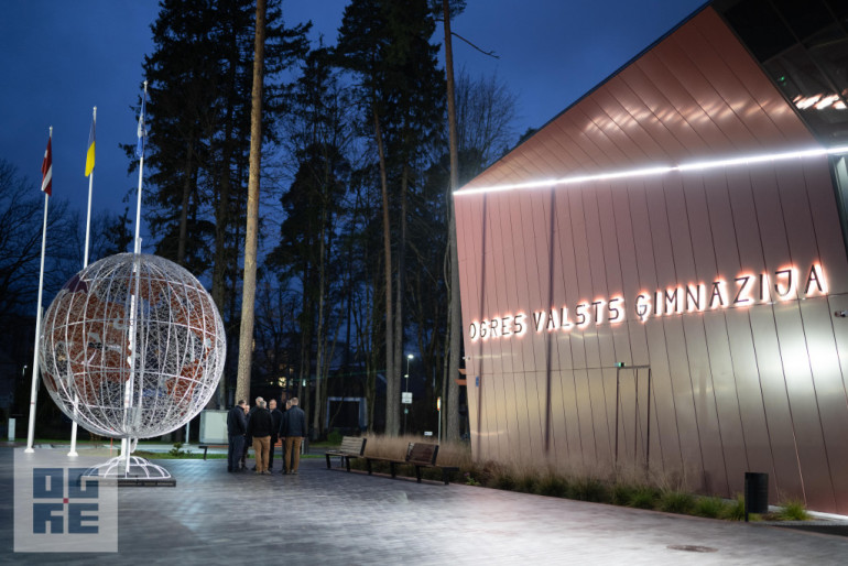 FOTO: Ogrē tika uzņemta “Latvijas Finiera” pārstāvju delegācija