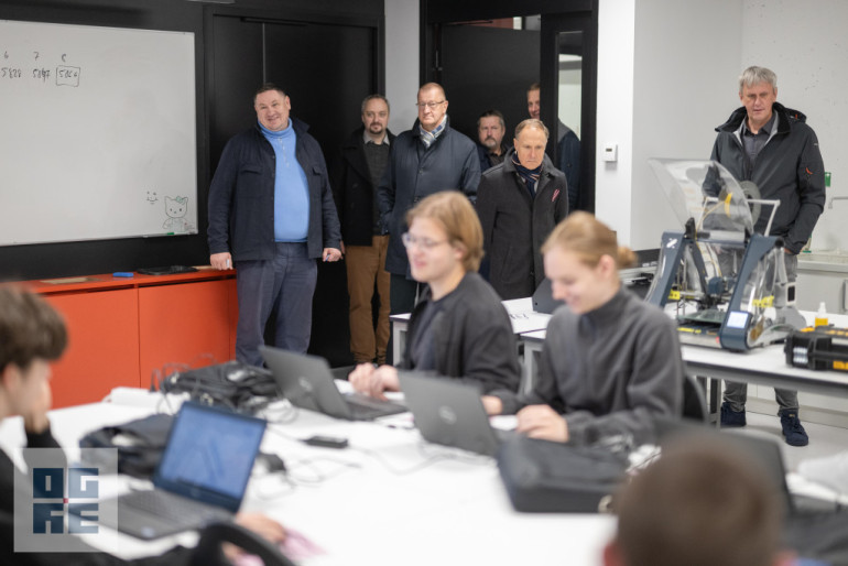 FOTO: Ogrē tika uzņemta “Latvijas Finiera” pārstāvju delegācija