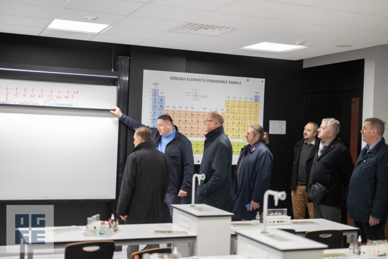 FOTO: Ogrē tika uzņemta “Latvijas Finiera” pārstāvju delegācija