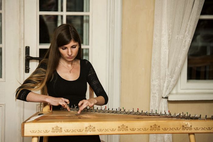 Koklētāja Ieva Kalniņa: Kokle ir stilīgs instruments!