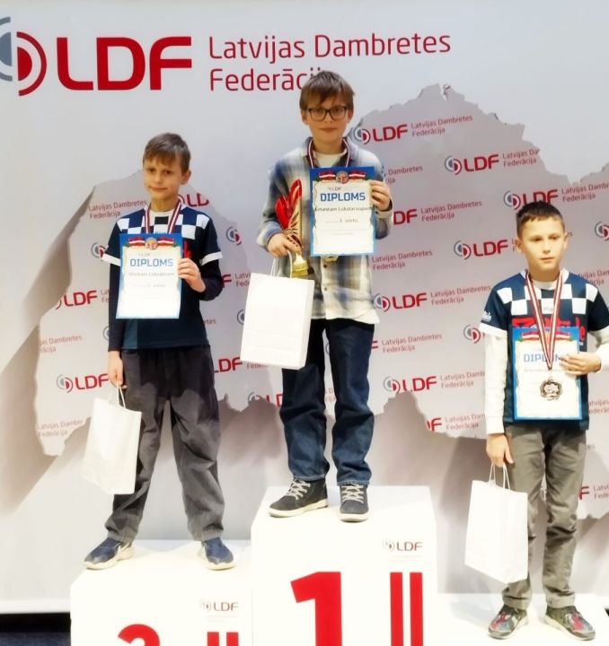 Ikšķilietis Ernests Lukstaraups triumfē Ziemas kausa izcīņā 100 lauciņu dambretē