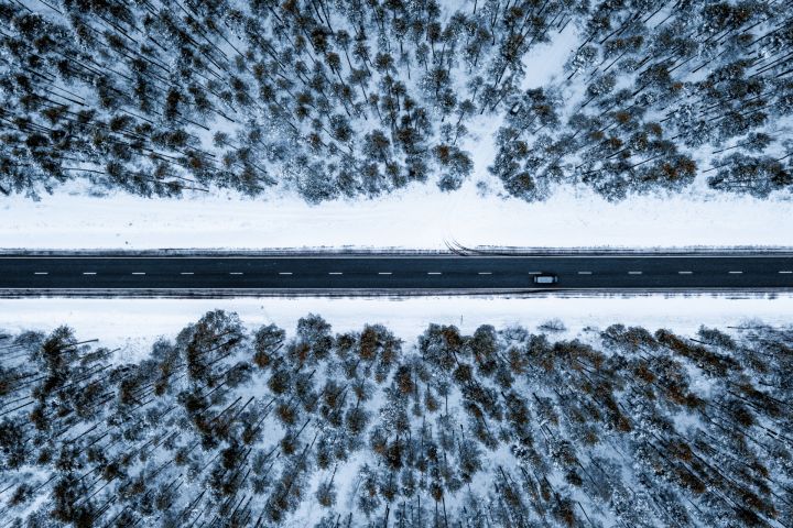Šorīt daudzviet Latvijā autoceļi sniegoti un apledo