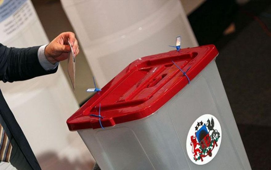 No pašvaldību vēlēšanu sarakstiem jau svītroti vairāki desmiti kandidātu, tostarp trīs - Ogres novadā