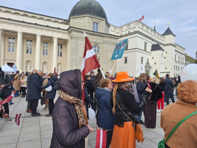 Foto: Baltijas valstu «Gājienā par dzīvību» piedalās arī Latvija