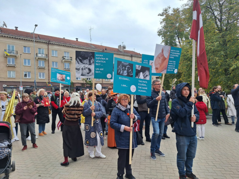 Foto: Baltijas valstu «Gājienā par dzīvību» piedalās arī Latvija