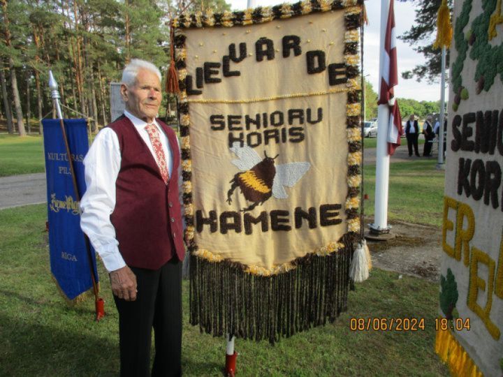 Gadi nav šķērslis dziedāšanai un sportošanai