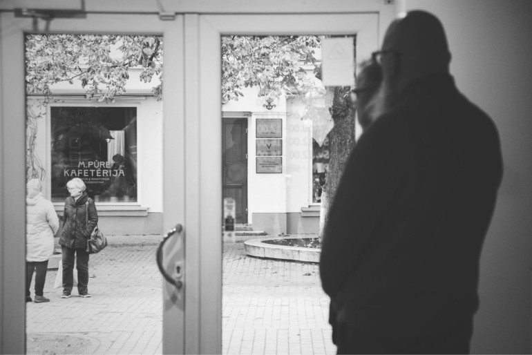 FOTO, VIDEO: Ogrē aizvadīta projekta “Stipras kopienas – droša Latvija” astotā saruna “Kam pieder publiskā telpa?”