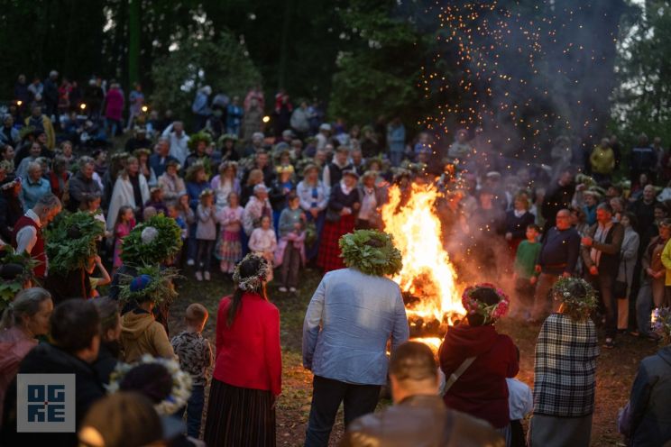 Attēls rakstam: Plāteres pilskalnā rituāli dejas un dziesmas ieskandinās Vasaras Saulgriežus