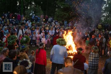 Attēls rakstam: Plāteres pilskalnā rituāli dejas un dziesmas ieskandinās Vasaras Saulgriežus