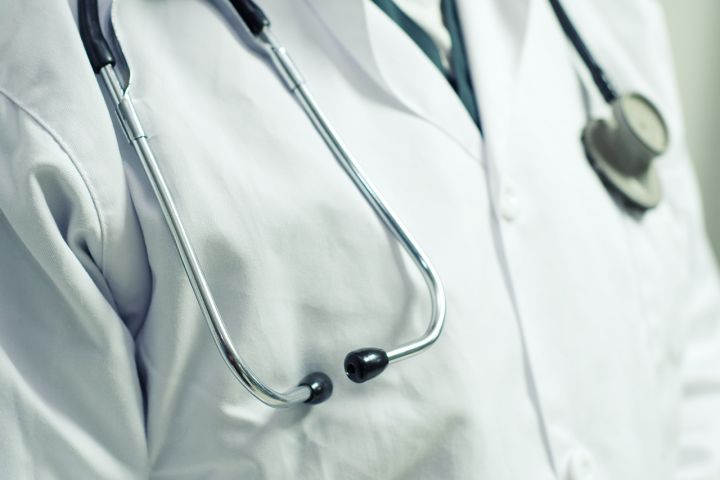 Jāņu brīvdienās lielākajās pilsētās medicīniskās konsultācijas sniegs dežūrārsti