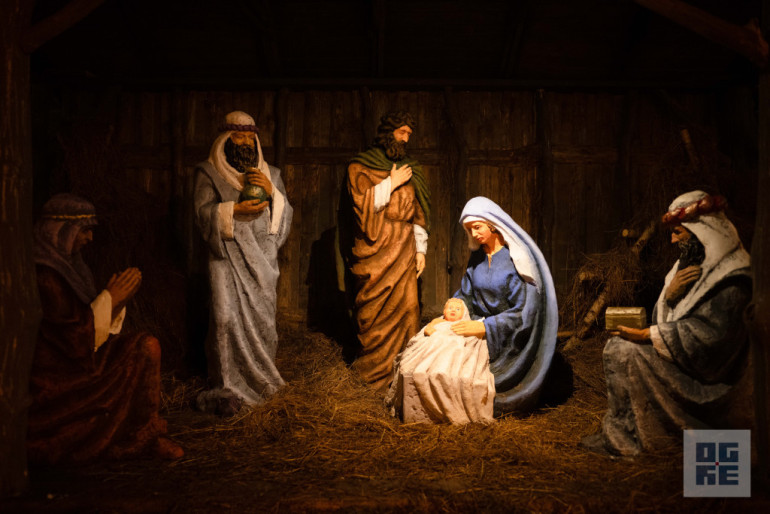 FOTO: Ogres novadā iemirdzas Ziemassvētku rotājumi un svētku egles