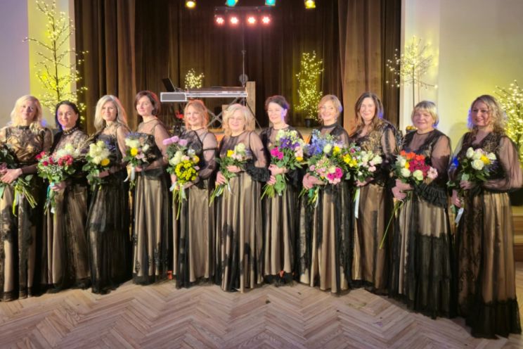 Attēls rakstam: Izskanējis Tomes Dāmu vokālā ansambļa 35 gadu jubilejas koncerts “Laiks iet”