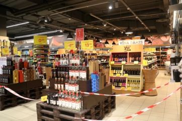 Attēls rakstam: Alkohola ierobežojumi trāpa mazumtirgotājiem: mazie veikali sāk aizvērt durvis