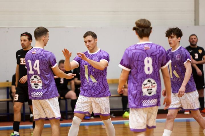 Ogres novada telpu futbola čempionāta vadībā - "Būve R" un "OCSK"