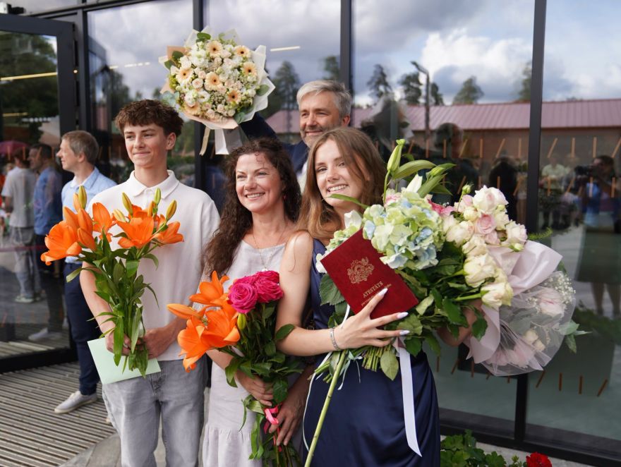 Skolām dod pārejas gadu, valsts finansēs arī vidusskolas ar 15 skolēniem 10.–12. klašu grupā