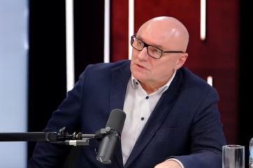 Attēls rakstam: Deputātiem regulāri ir kautiņi. Psihoterapeits piesardzīgi vērtē jauno Hermaņa iniciatīvu