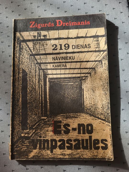 Lasāmgabals. Nevainīgais nāvinieku kamerā