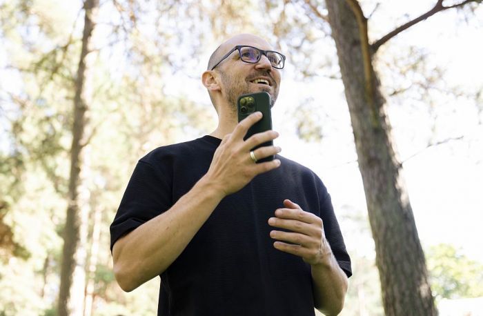 Režisoru Jāni Znotiņu vienmēr var aizkustināt suņi un truši
