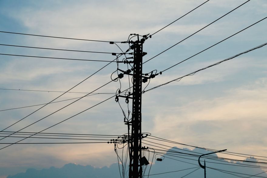 Stiprais vējš aizvadītajā naktī būtiskus elektroapgādes traucējumus nav radījis