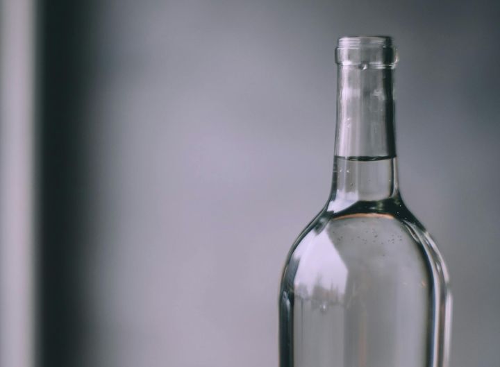 Ogrē nozog alkoholu un telefonu, Lielvārdē – izkrāpj naudu