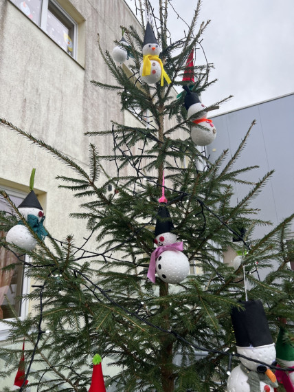 Vēl astoņas "Egļu stāsta" Ziemassvētku eglītes