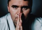 Attēls rakstam: Neviens tā nesaprata jaunatnes garu kā atentātā nošautais Čārlijs. Viņu mīlēja un apbrīnoja