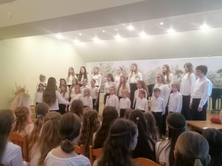 FOTO: Koris "Cielaviņa" viesojās pie Rīgas Pārdaugavas Mūzikas un mākslas skolas koriem