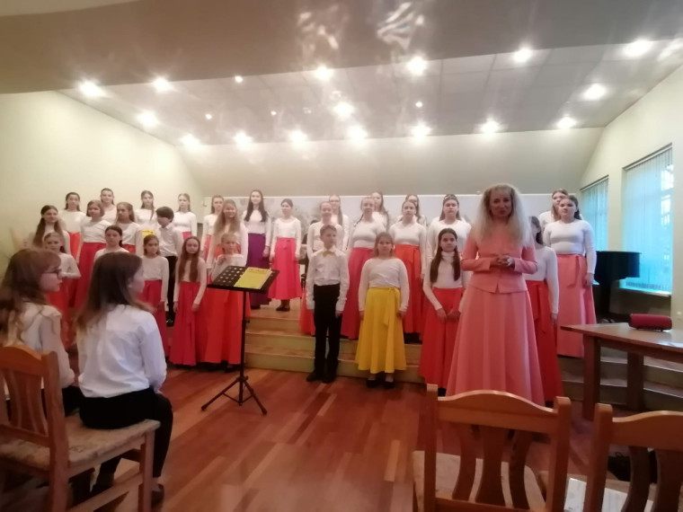 FOTO: Koris "Cielaviņa" viesojās pie Rīgas Pārdaugavas Mūzikas un mākslas skolas koriem
