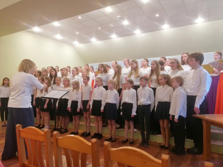 FOTO: Koris "Cielaviņa" viesojās pie Rīgas Pārdaugavas Mūzikas un mākslas skolas koriem