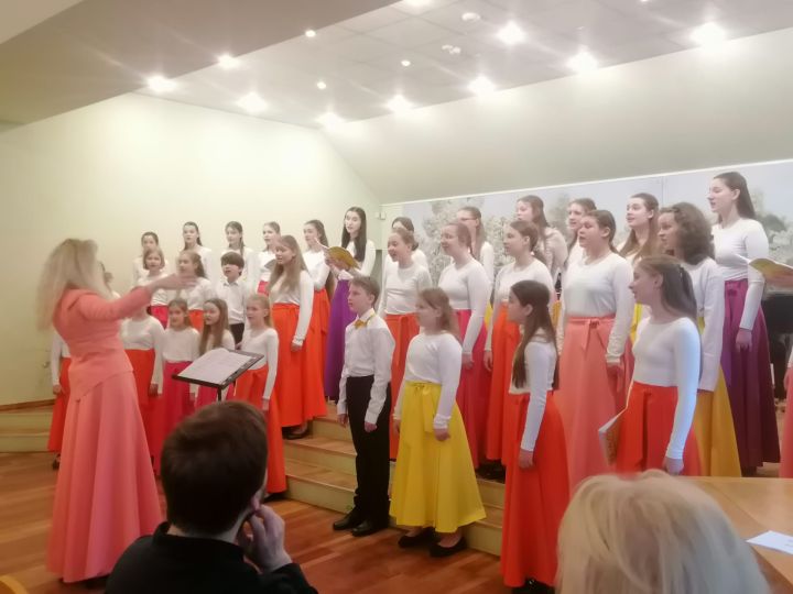 FOTO: Koris "Cielaviņa" viesojās pie Rīgas Pārdaugavas Mūzikas un mākslas skolas koriem