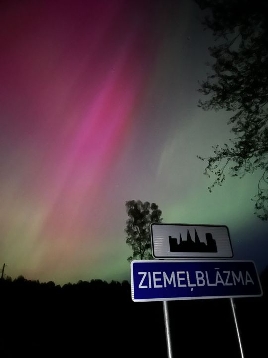 Latvijā novērota īpaši izteiksmīga ziemeļblāzma     