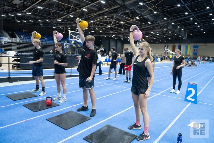 Foto: Sacensībās "Lāčplēsis" jaunieši no Ogres novada un visas Latvijas apliecina spēku un draudzību