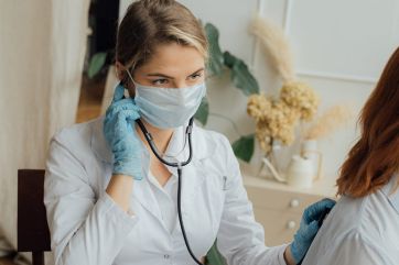 Attēls rakstam: Medicīniskās palīdzības saņemšanas iespējas valsts svētku brīvdienās