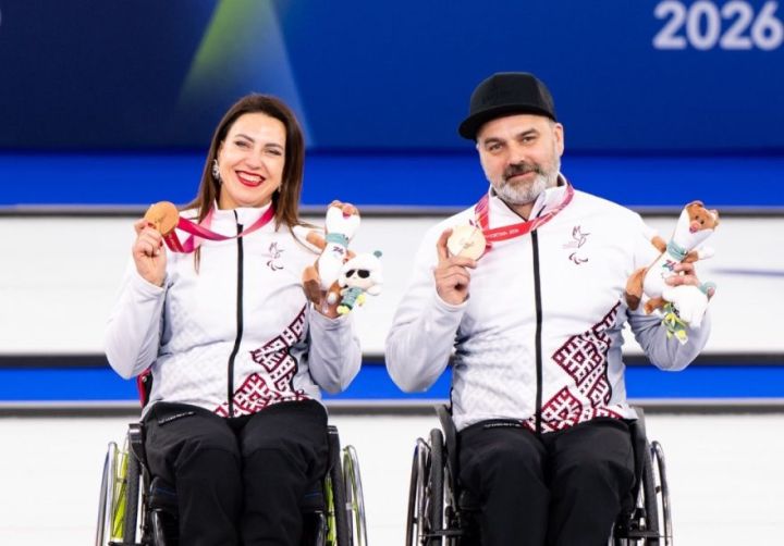 Rožkova un Lasmans izcīna Latvijai pirmo medaļu ziemas paralimpiskajās spēlēs