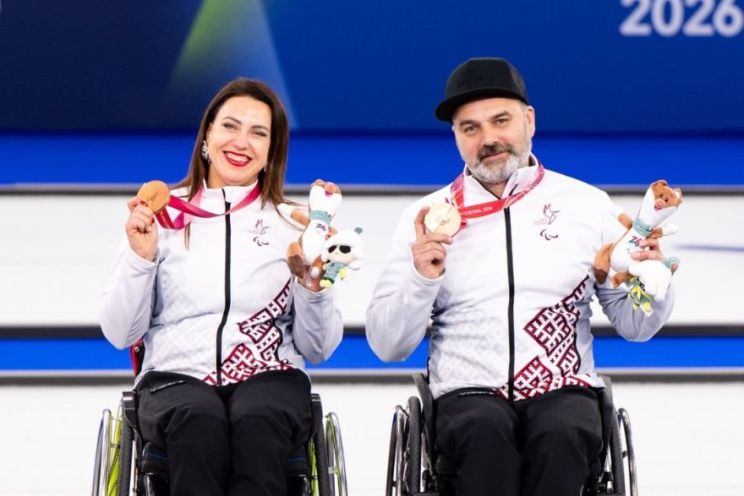 Attēls rakstam: Rožkova un Lasmans izcīna Latvijai pirmo medaļu ziemas paralimpiskajās spēlēs