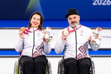 Attēls rakstam: Rožkova un Lasmans izcīna Latvijai pirmo medaļu ziemas paralimpiskajās spēlēs