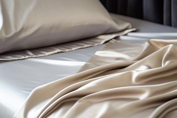 Attēls rakstam: Satīna palagi ar gumiju: kur iegādāties un kā izvēlēties kvalitatīvu modeli?