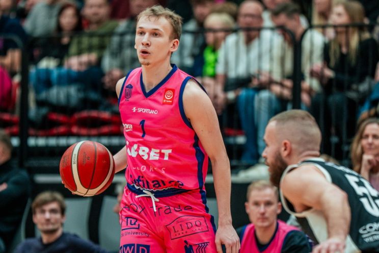 Attēls rakstam: Basketbolists Juris Vītols paralēli obligātajam dienestam karjeru turpinās Ogres komandā