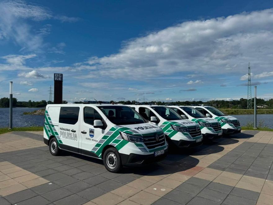 FOTO: Ogres policija izbrauks ielās ar jaunām un "gudrām" automašīnām