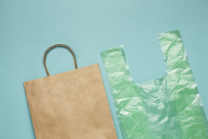 No veikaliem jāpazūd vieglās plastmasas iepirkumu maisiņiem