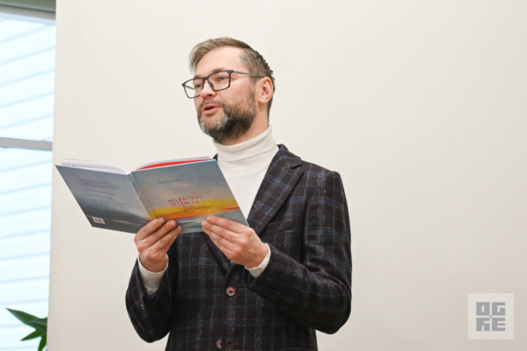 FOTO: Aizvadīti Regīnas Ezeras grāmatas “Mīlestības vēstules” atklāšanas svētki
