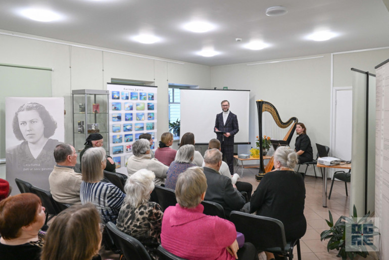 FOTO: Aizvadīti Regīnas Ezeras grāmatas “Mīlestības vēstules” atklāšanas svētki