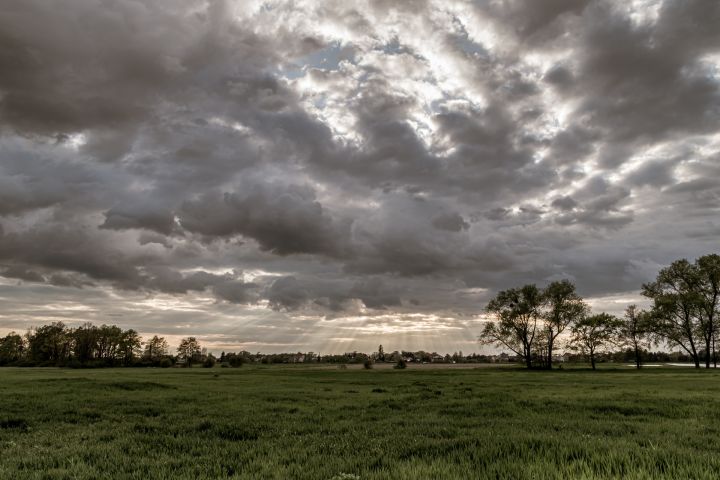 Naktī uz svētdienu gaidāms mākoņais laiks