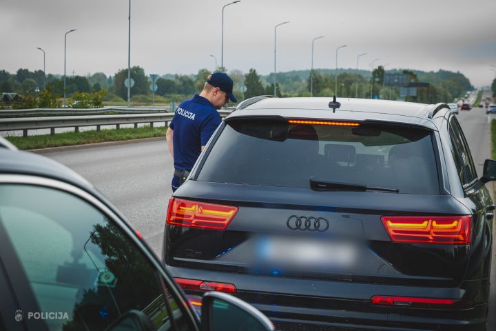 Iereibuši autovadītāji - aizvadītajā diennaktī policija sākusi vairākus kriminālprocesus par braukšanu dzērumā